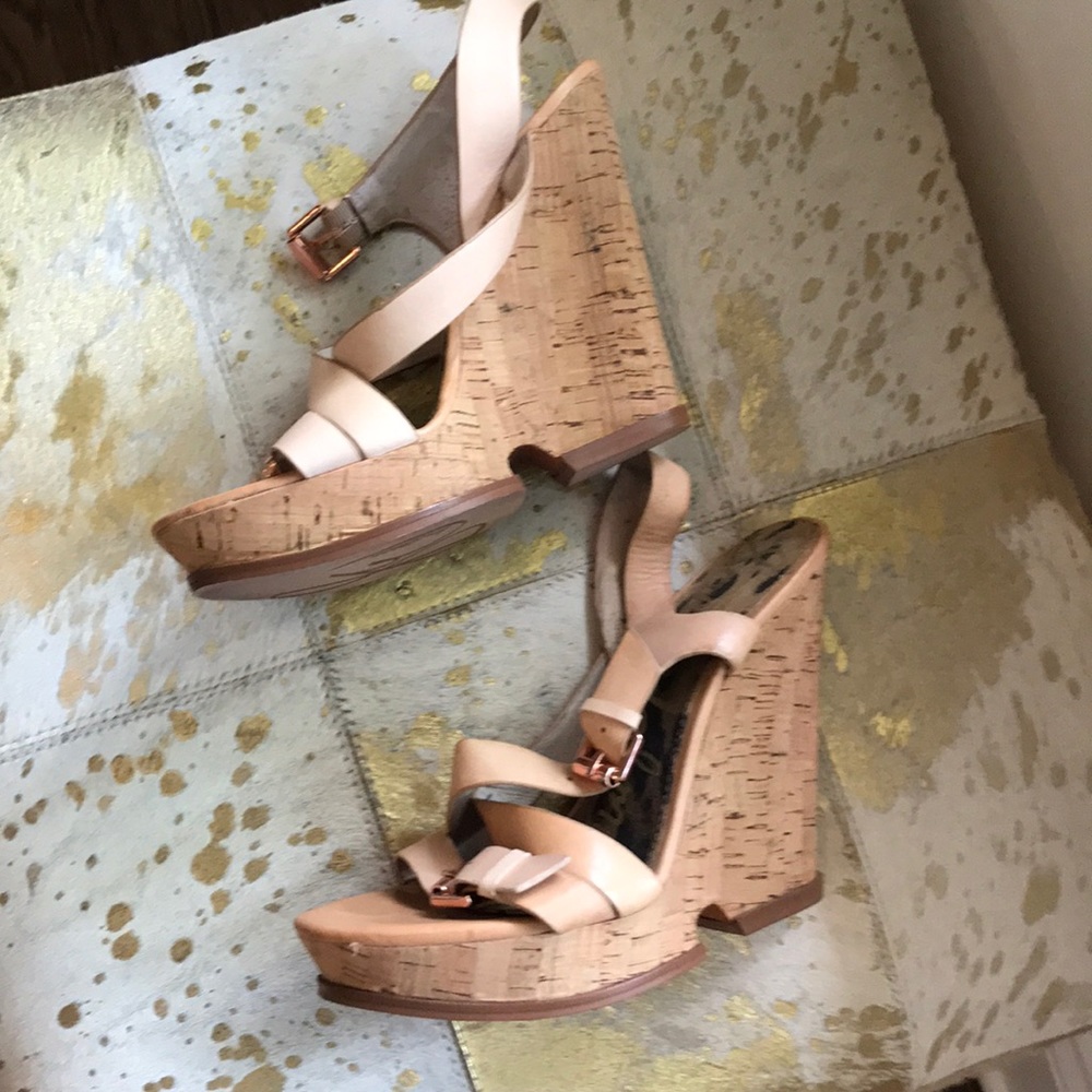 Cute summer wedges! - Picture 2 of 3